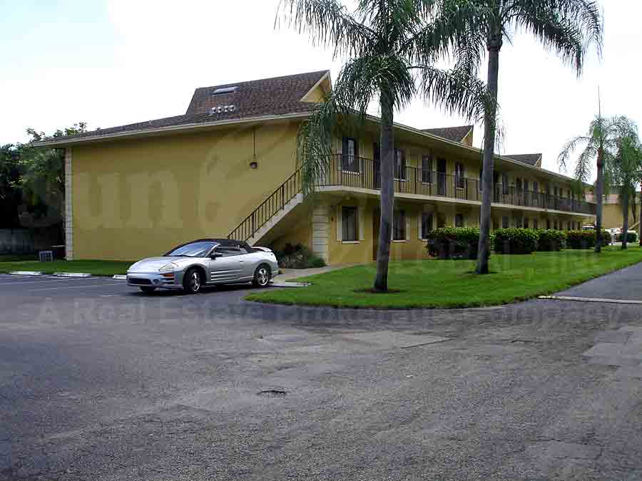 NAPLES HIDEAWAY CLUB Uncovered Parking